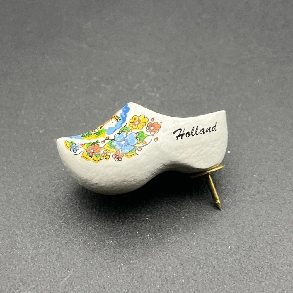 Holland Clog Wooden Shoe Painted Florals Lapel‎ Hat Pin